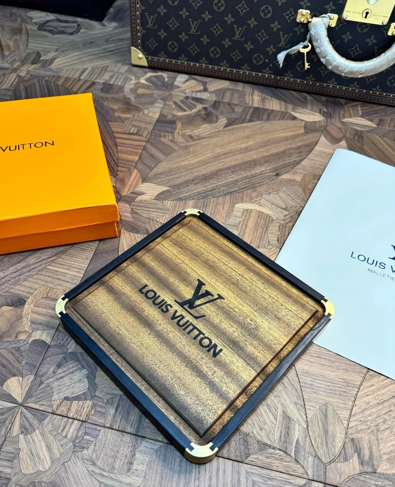 SQUARE SERVING LV TRAY CUSTOM 0727